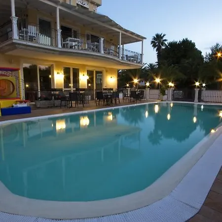 Mocambo Piscina E Hotel 3*