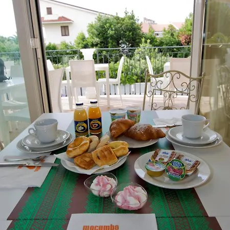 Mocambo Piscina, E Biciclette