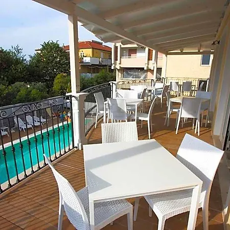 Mocambo Piscina, E Biciclette 3*