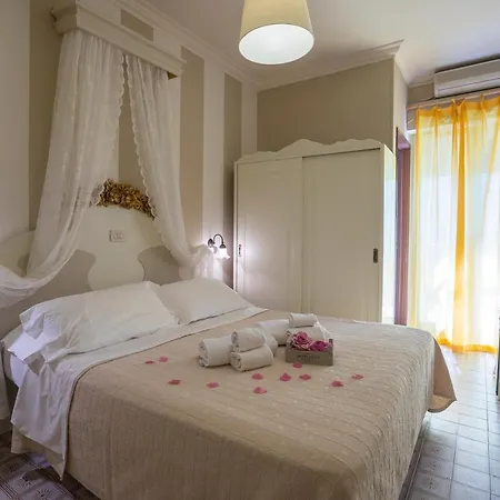 Mocambo Piscina E Hotel 3*