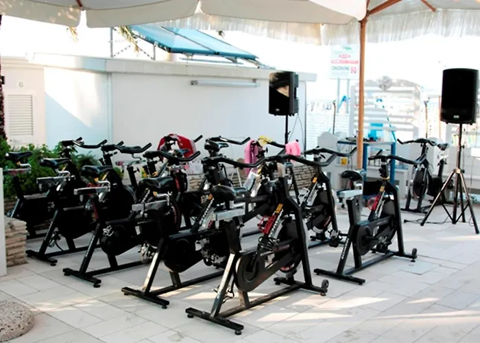 Mocambo Piscina, E Biciclette מלון