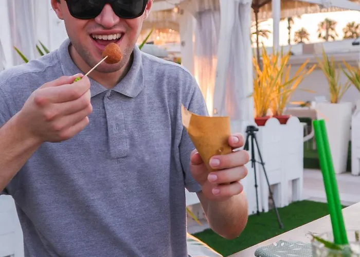 Hotel Mocambo Piscina, Spiaggia E Biciclette Hotel