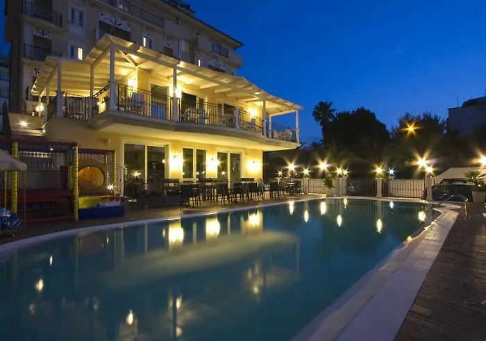 Hotel Mocambo Piscina, Spiaggia E Biciclette San Benedetto del Tronto