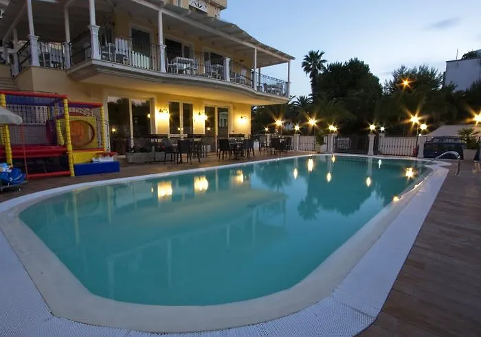 Hotel Mocambo Piscina, Spiaggia E Biciclette Hotel 3*